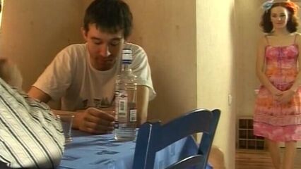 Мама, папа, я - веселая семья (русский порно фильм)