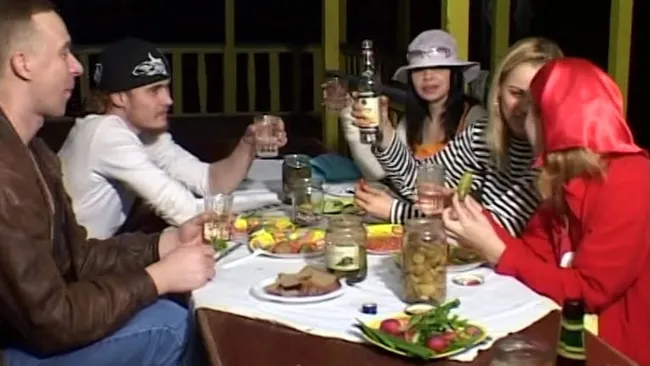 Мәскеу клубтарындағы жалаңаш қыздардың суреттері