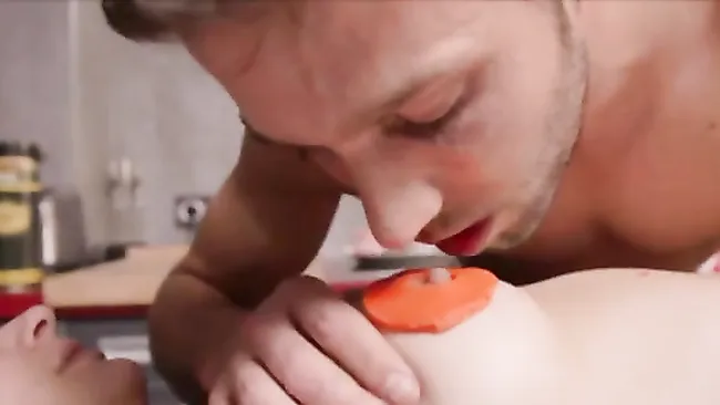 үйдегі жалаңаш әйел порносы