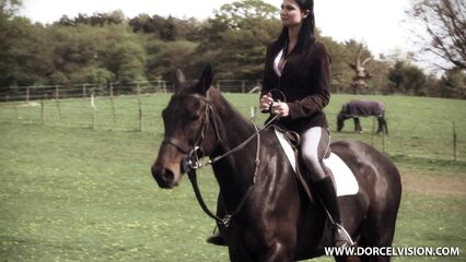 Мадемуазель и ее жеребцы (порно фильм с русским переводом)