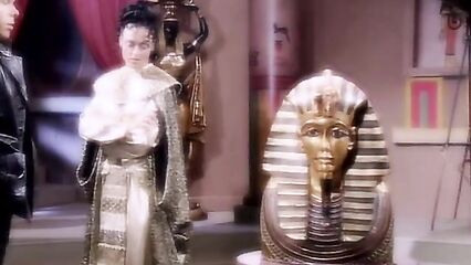 Клеопатра 2 — полнометражный порно фильм с русским переводом