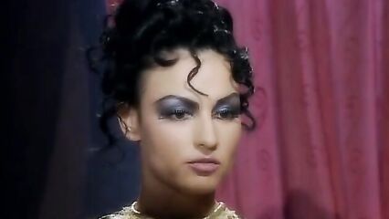 Клеопатра 2 — полнометражный порно фильм с русским переводом