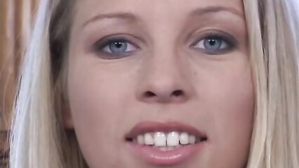 Порно фильм: Настоящие университетские девушки (с русским переводом)