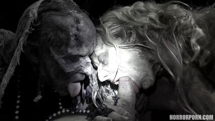 Ходячие Зомби | Walking zombies (порно ужасы)