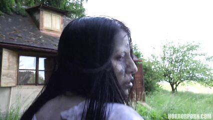 Девушка из колодца | The girl from the well (порно ужасы)