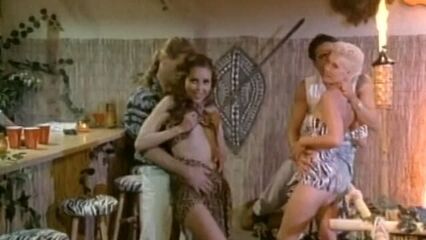 Девушка с татуировкой в форме сердца — порно фильмы