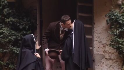 Похотливые монашки (1999) порнофильм с русским переводом